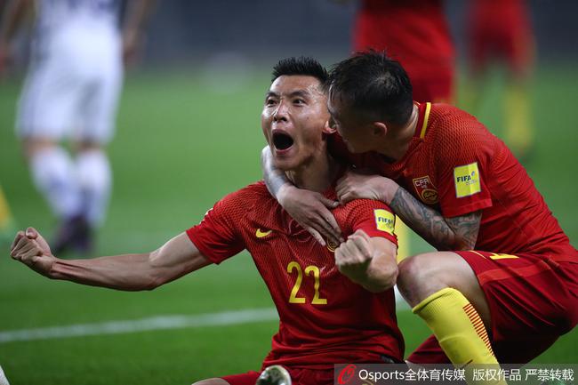 比来，一名独身女性惧怕回到她路易斯安那州的故乡过圣诞节，由于她发现她的前男朋友将和他的新女友在一路。